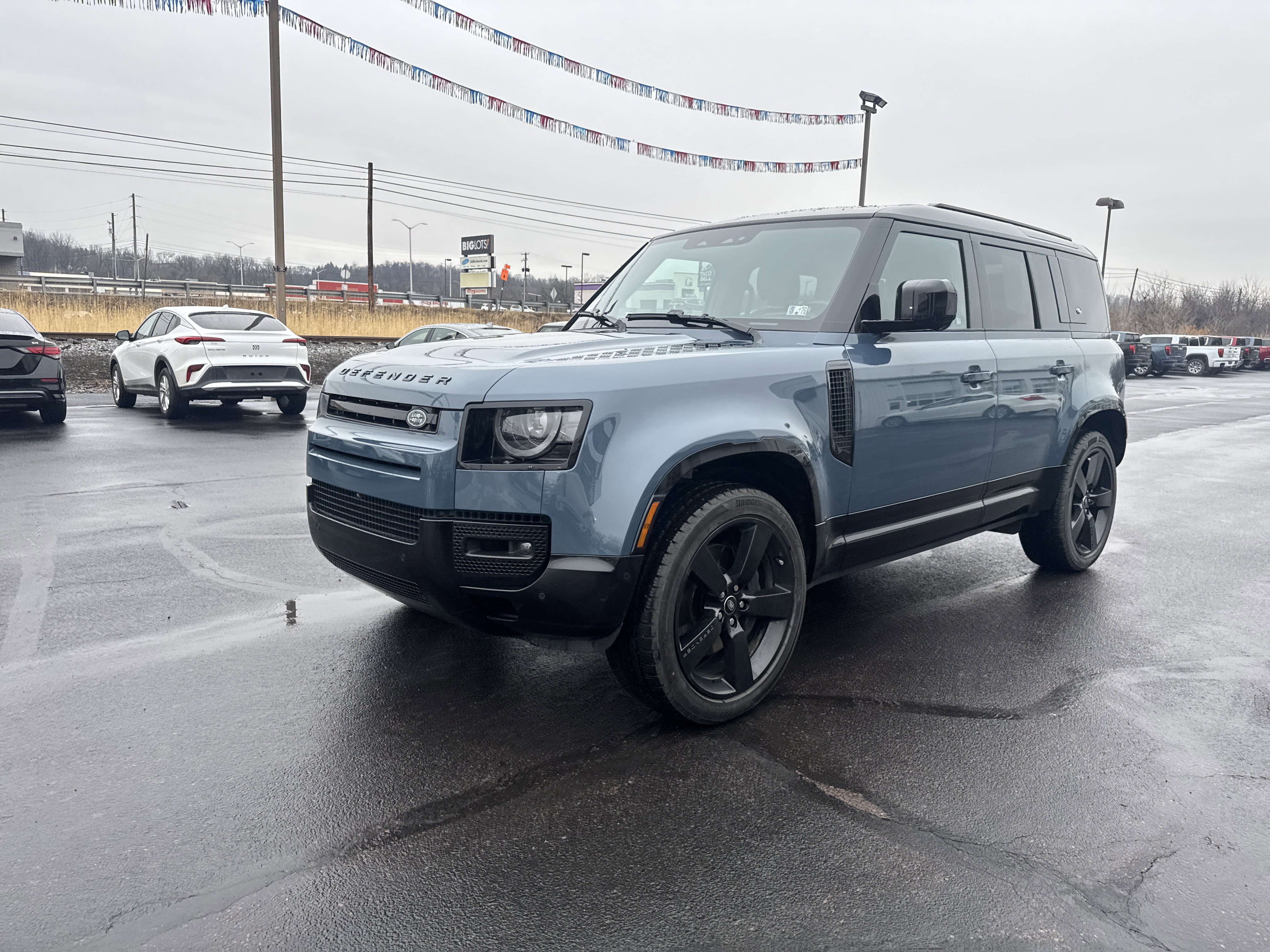Used 2024 Land Rover Defender 110 X-Dynamic SE image 8