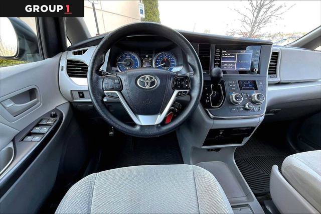 Certified 2018 Toyota Sienna L image 6