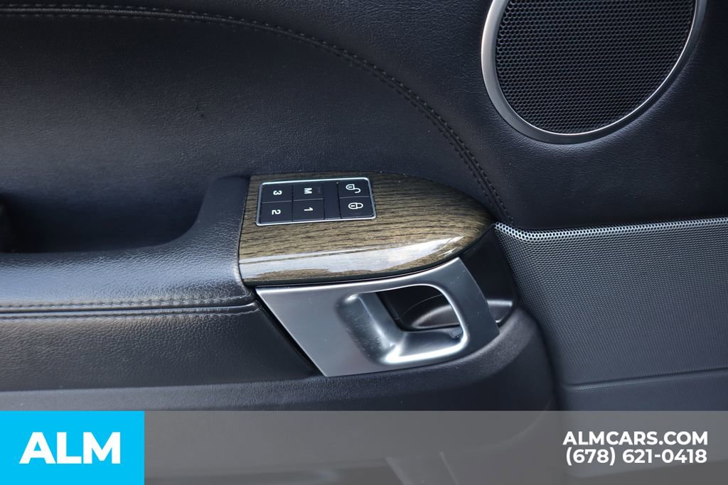 Used 2016 Land Rover Range Rover Sport SE image 12