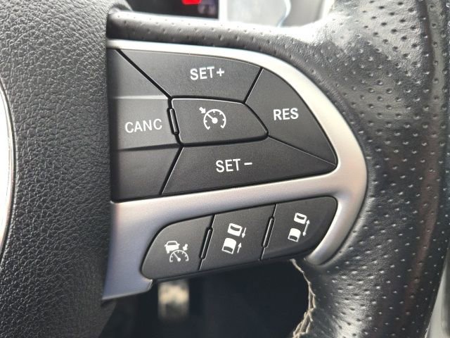 Used 2016 Jeep Grand Cherokee SRT AWD/4WD image 15