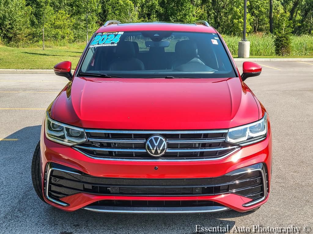 Used 2024 Volkswagen Tiguan SEL R-Line AWD/4WD image 4