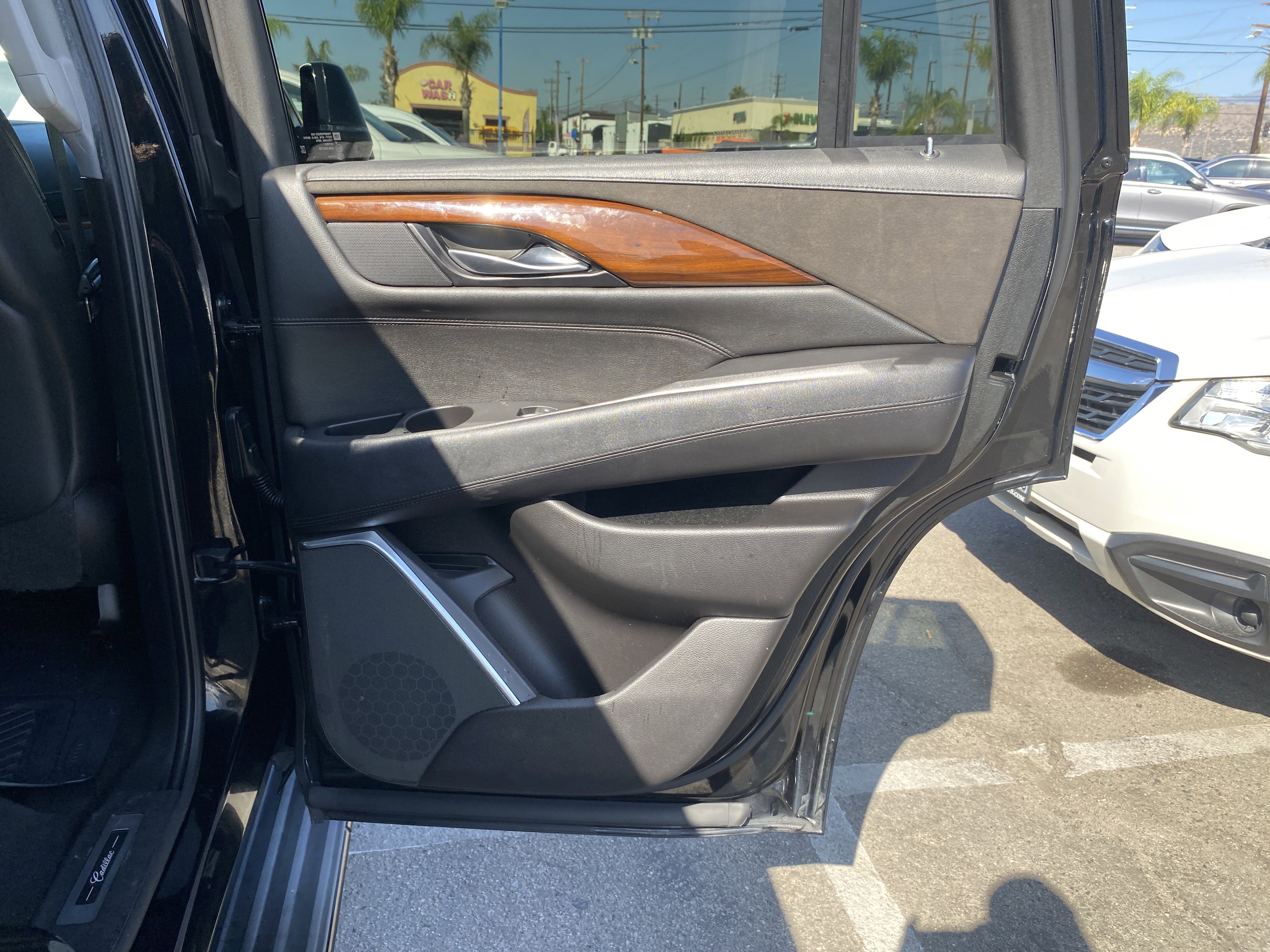 Used 2018 Cadillac Escalade Luxury image 22