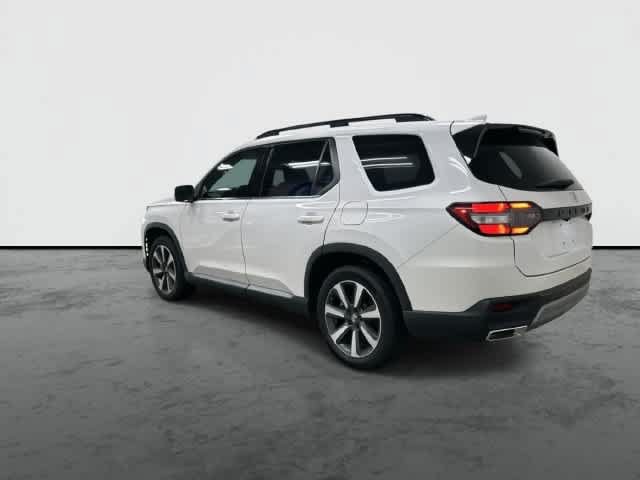 Certified 2025 Honda Pilot Touring image 9