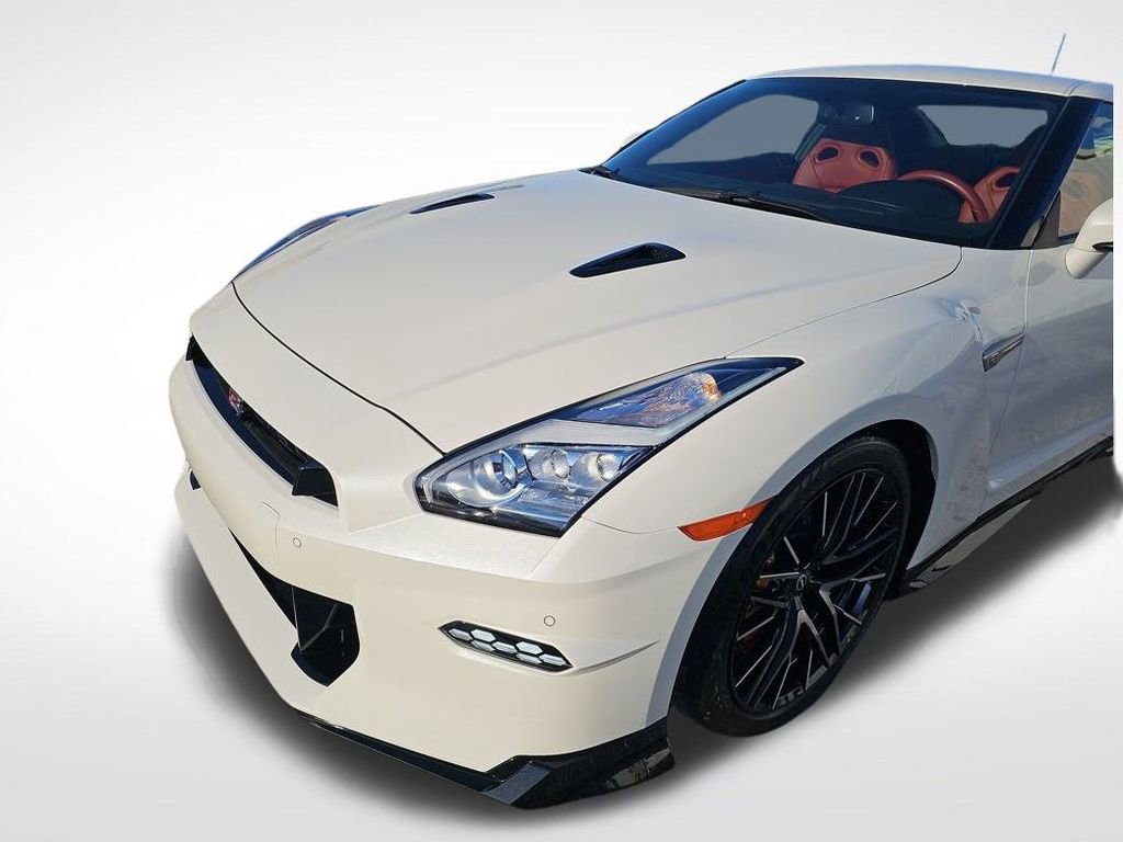 Used 2024 Nissan GT-R Premium w/ Premium Interior Package image 10