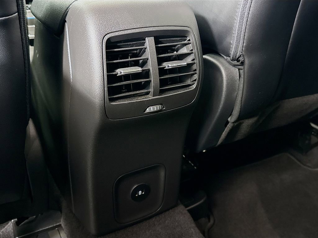 Used 2025 Ford Escape Platinum AWD/4WD image 28