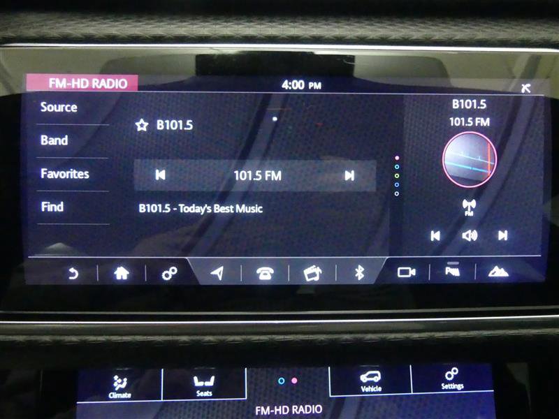 Used 2018 Land Rover Range Rover Velar R-Dynamic SE image 10