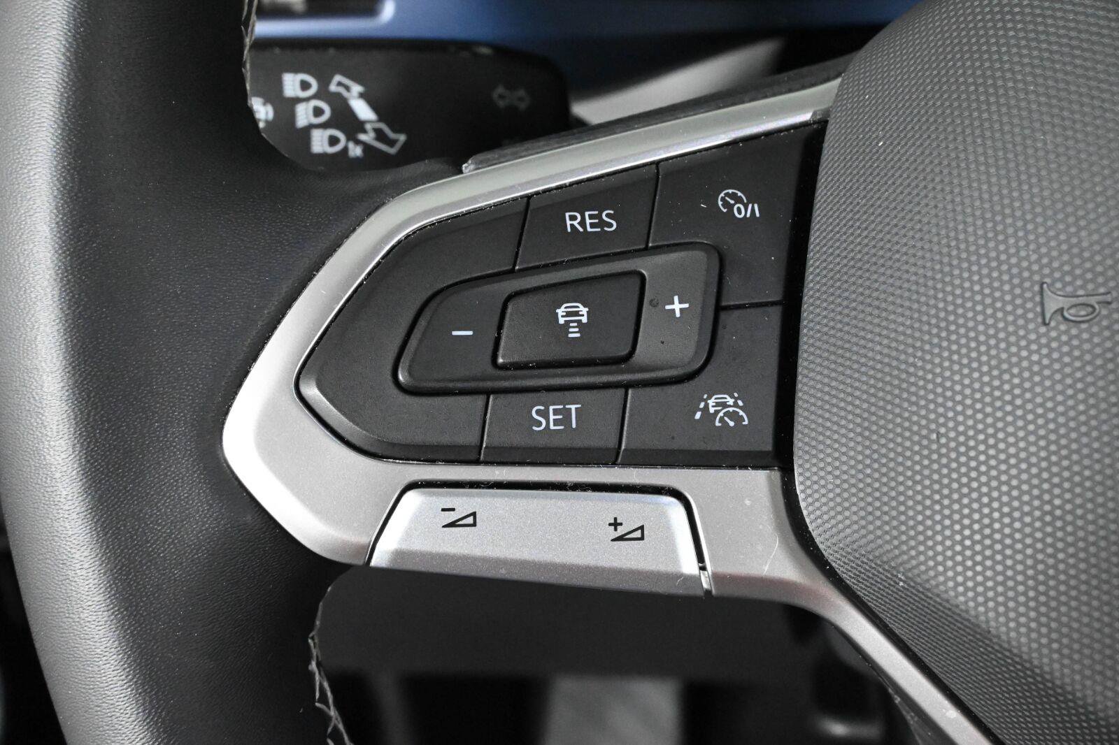 Certified 2023 Volkswagen Taos SE FWD image 21