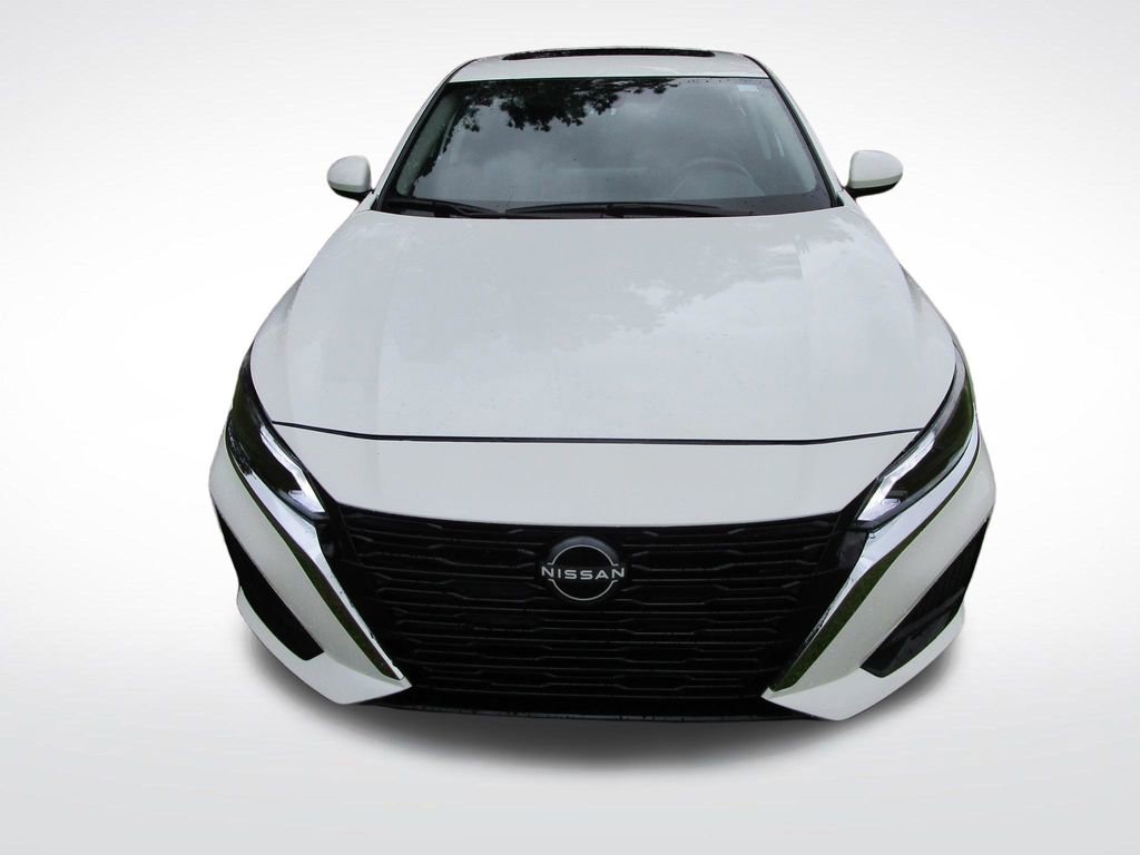 Used 2025 Nissan Altima 2.5 SV w/ SV Special Edition Package image 4