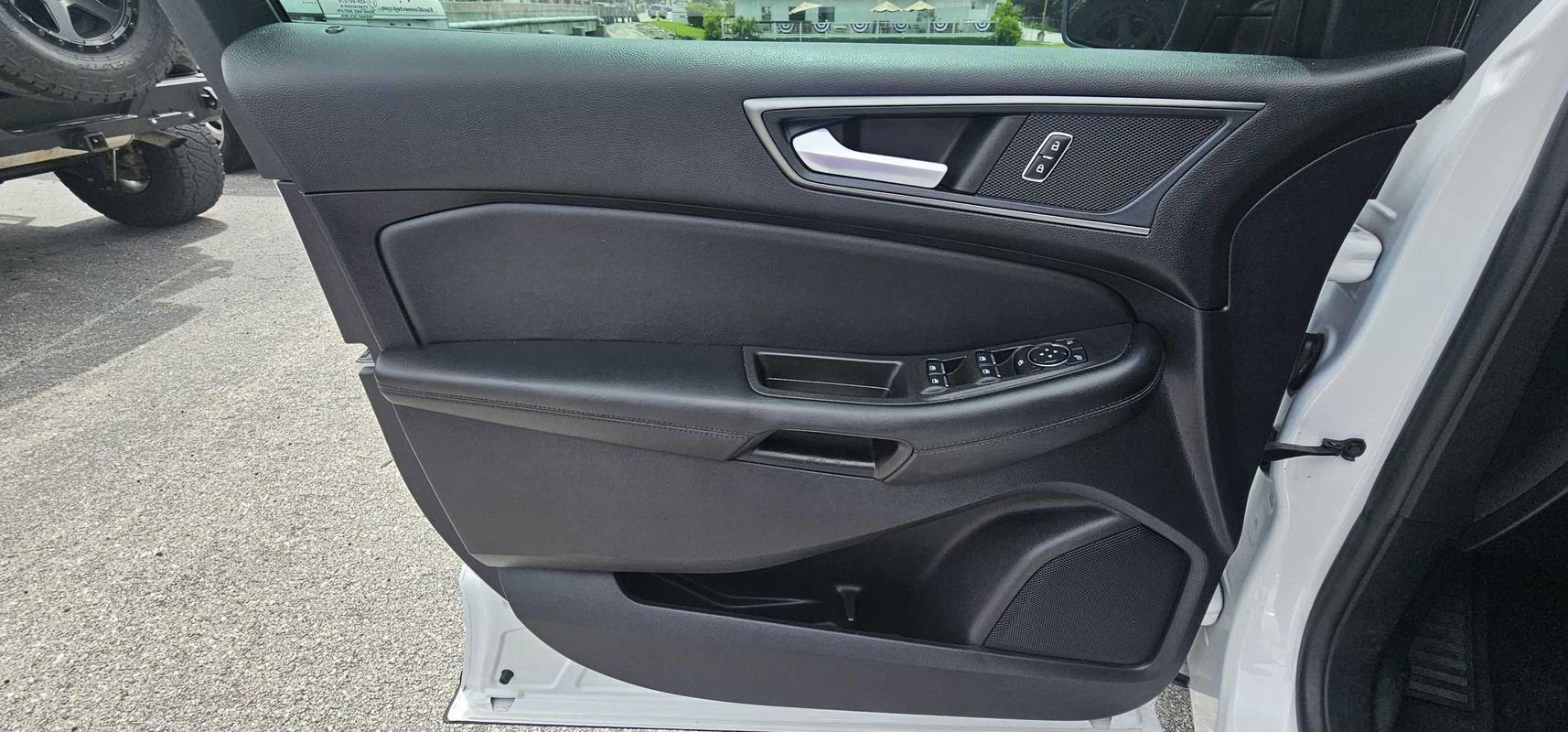 Used 2020 Ford Edge SE AWD/4WD image 7