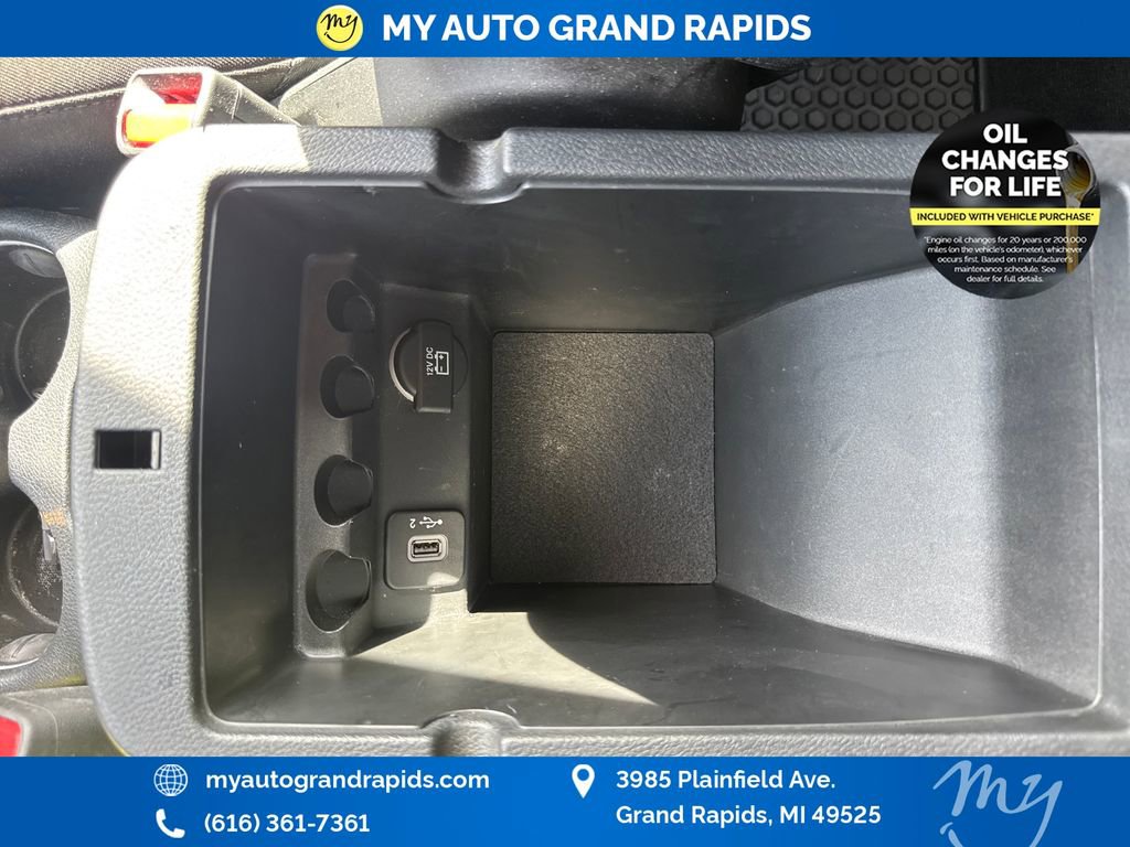 Used 2019 Jeep Cherokee Latitude w/ Cold Weather Group AWD/4WD image 29