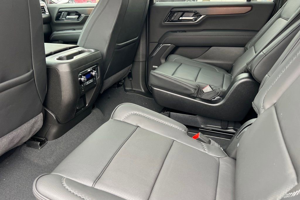 New 2026 GMC Yukon XL Denali image 9