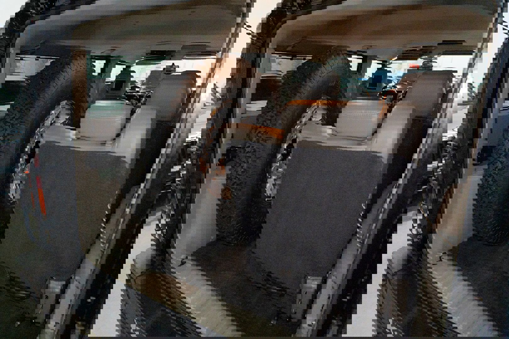 Used 2003 HUMMER H2 w/ Preferred Equipment Group image 34