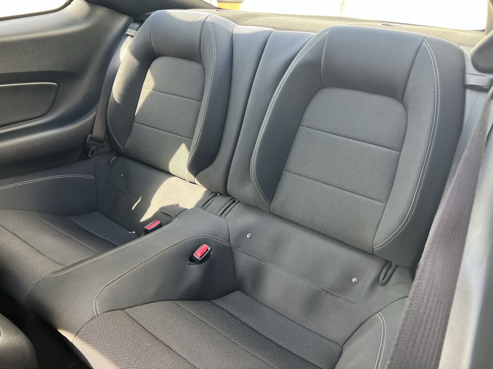 Used 2015 Ford Mustang Coupe RWD image 22