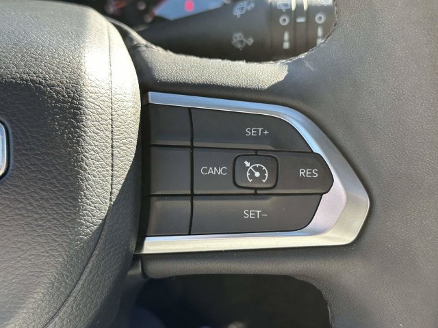 Used 2023 Jeep Compass Latitude w/ Sun and Sound Group AWD/4WD image 32