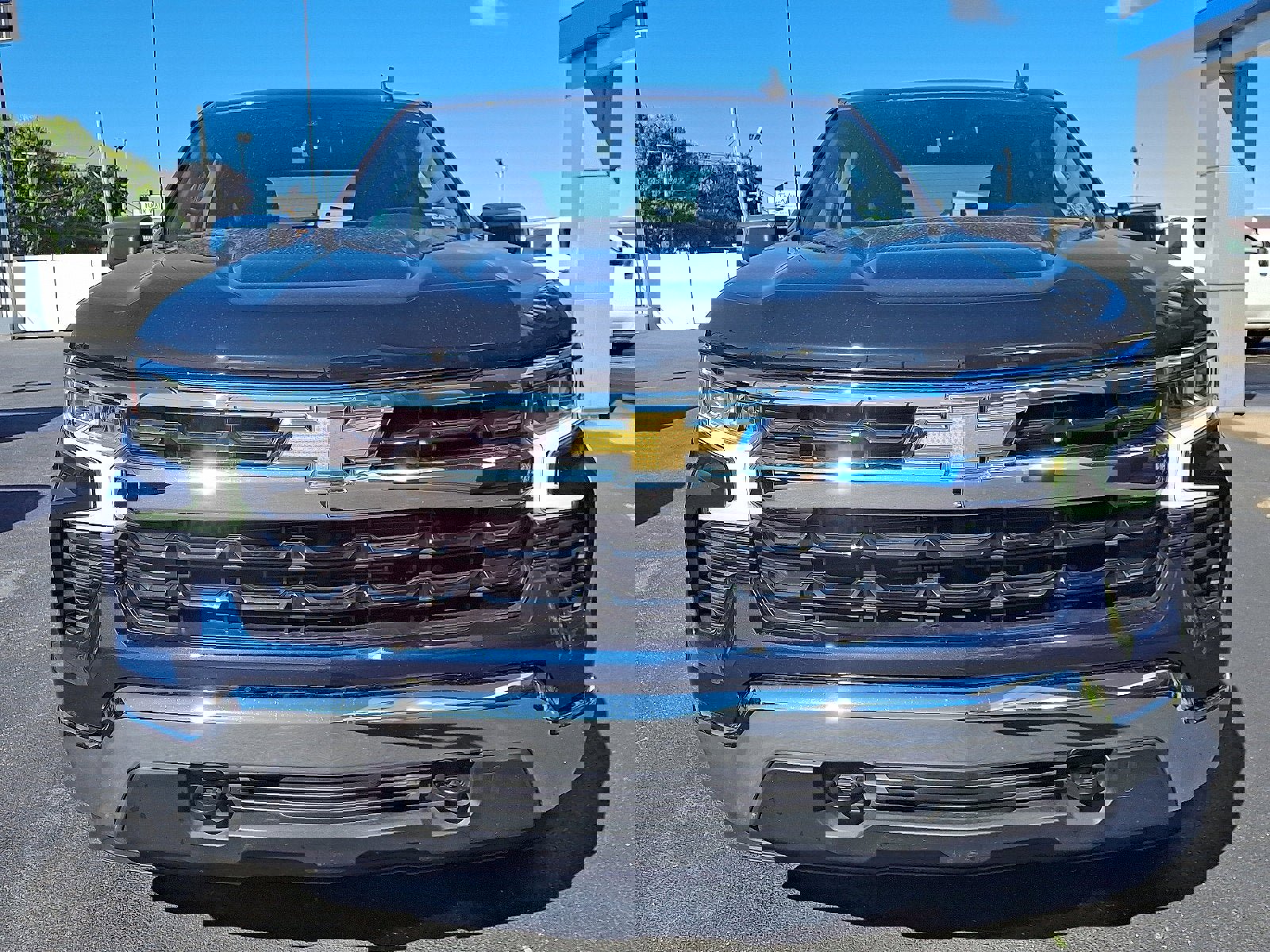 Used 2022 Chevrolet Silverado 1500 LT image 2