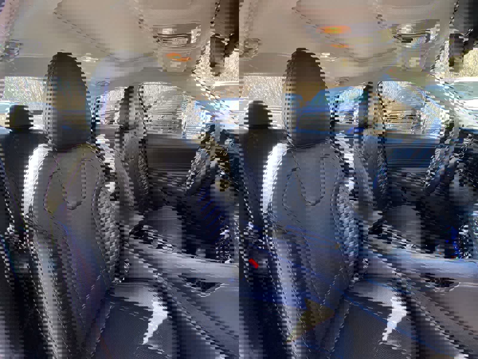 Used 2021 Hyundai Elantra Limited image 25