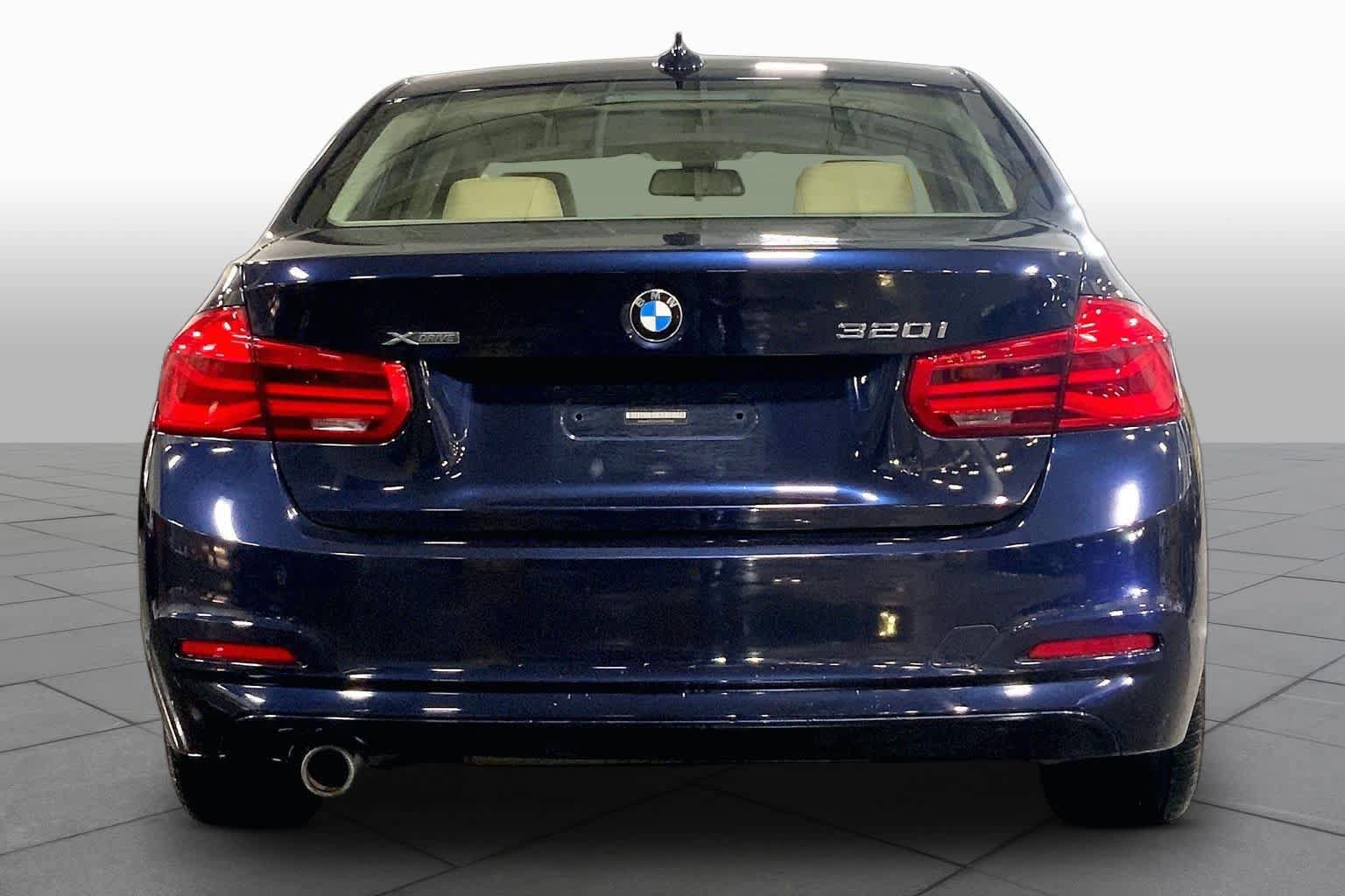 Used 2016 BMW 320i xDrive Sedan AWD/4WD image 5