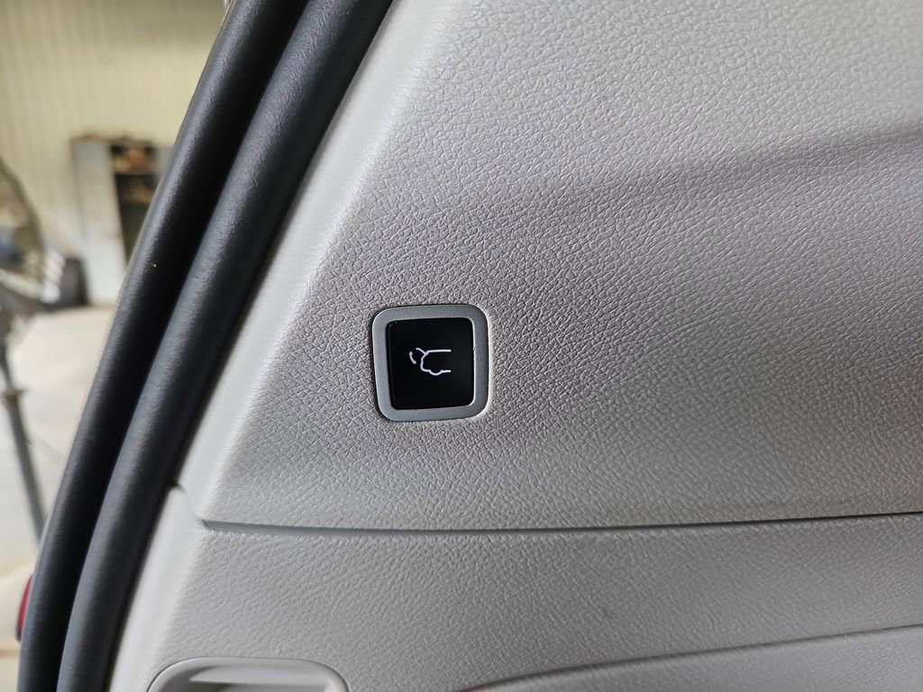 Used 2023 Chrysler Pacifica Touring-L FWD image 13