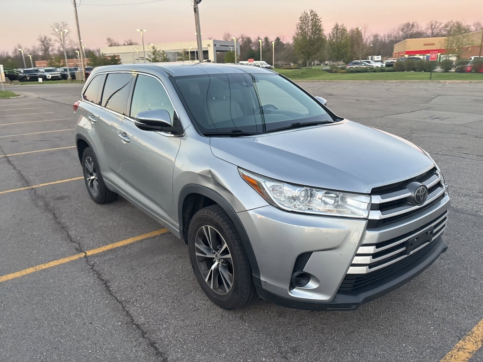 Used 2017 Toyota Highlander LE FWD image 16