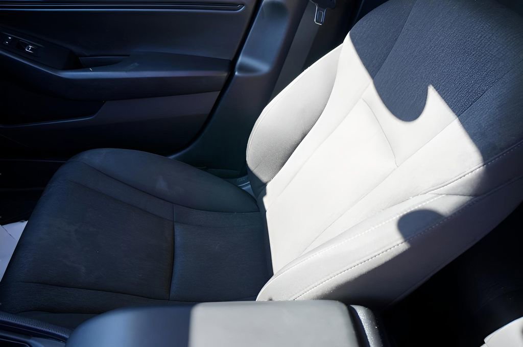 Used 2025 Honda Accord SE image 28