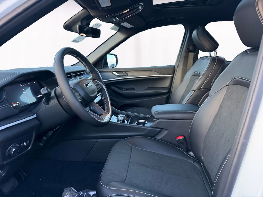 New 2026 Jeep Grand Cherokee Laredo image 9