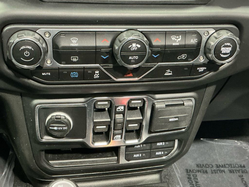 Used 2022 Jeep Wrangler Unlimited Sahara image 12