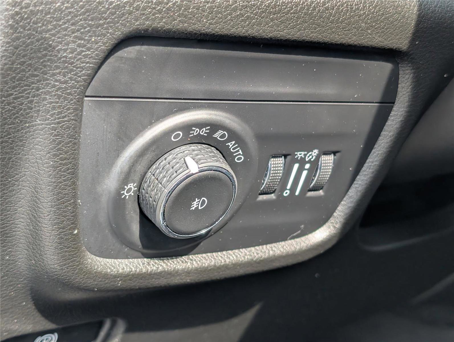 Used 2022 Jeep Grand Cherokee Overland w/ Luxury Tech Group IV image 24