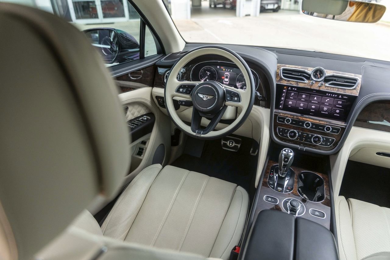 Used 2021 Bentley Bentayga AWD/4WD image 47