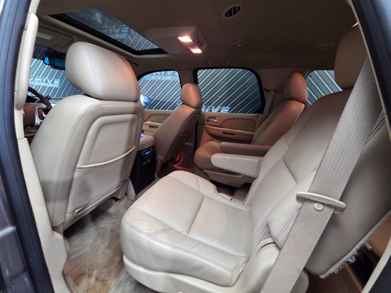 Used 2012 Cadillac Escalade Luxury RWD image 28