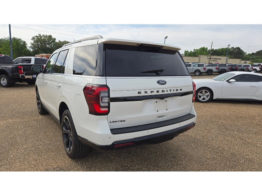 Used 2024 Ford Expedition Limited image 3