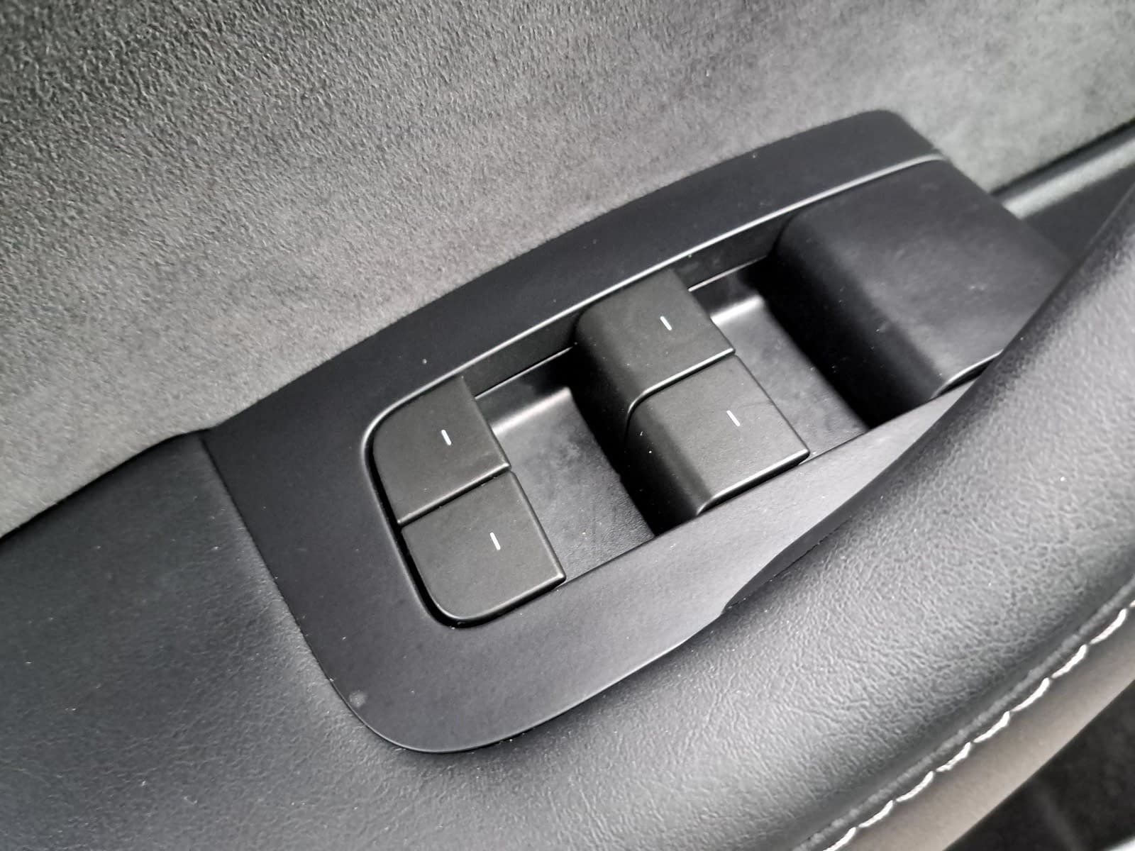Used 2024 Tesla Model Y 2WD image 31