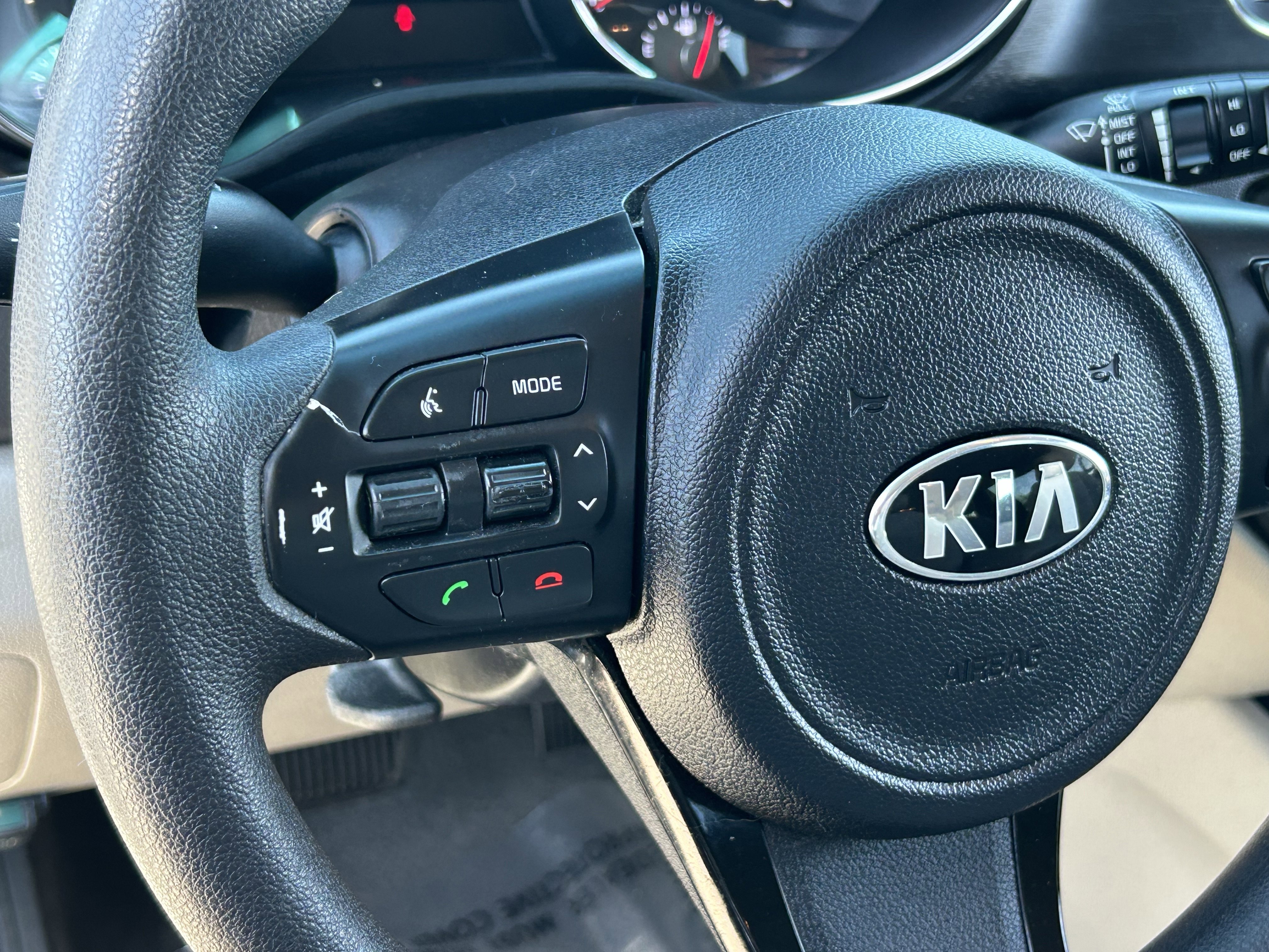 Used 2016 Kia Sedona LX w/ LX Convenience Package image 25