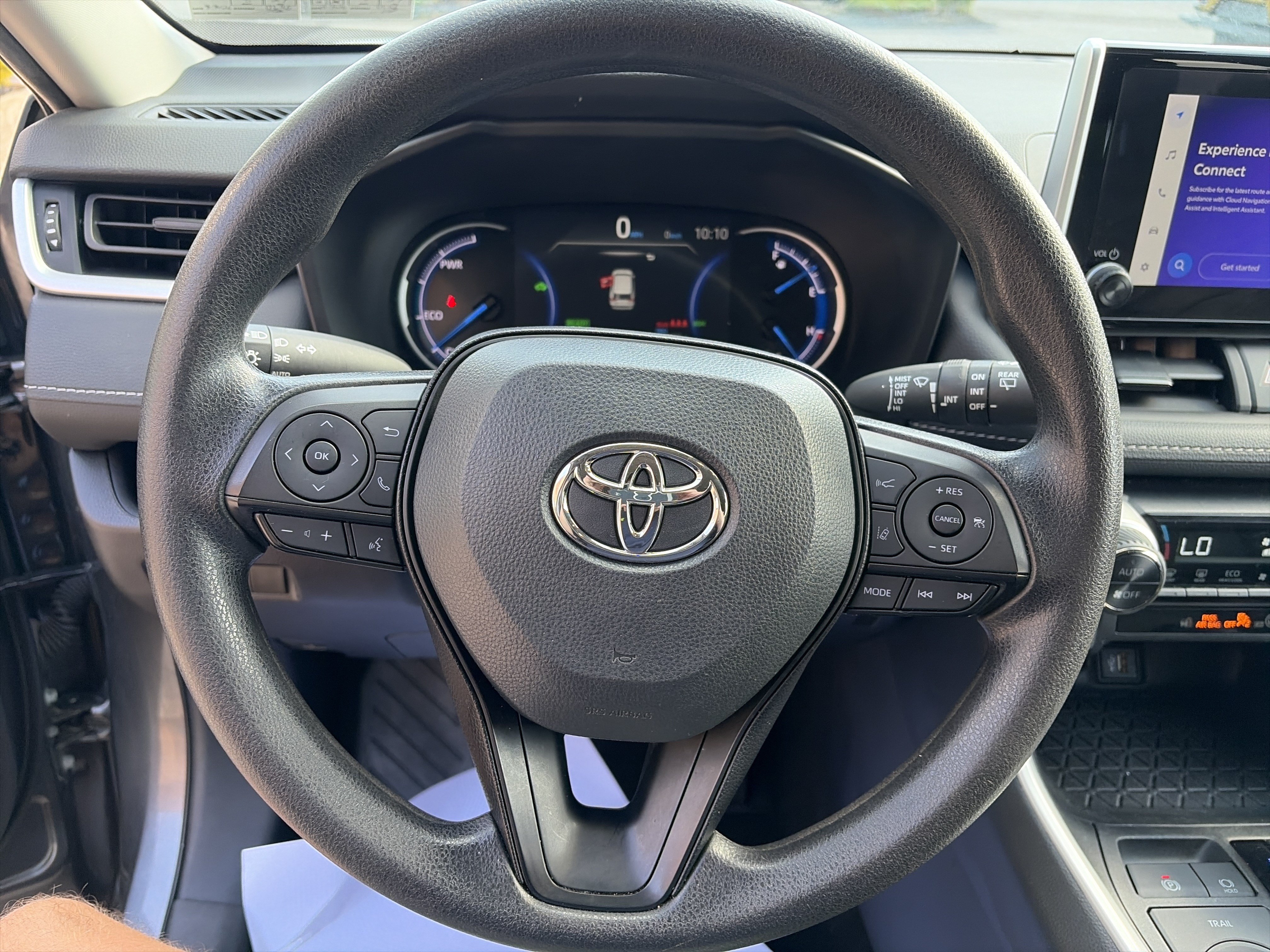 Used 2025 Toyota RAV4 XLE AWD/4WD image 17
