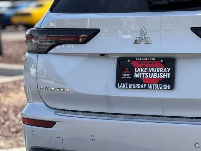 New 2026 Mitsubishi Outlander ES image 9