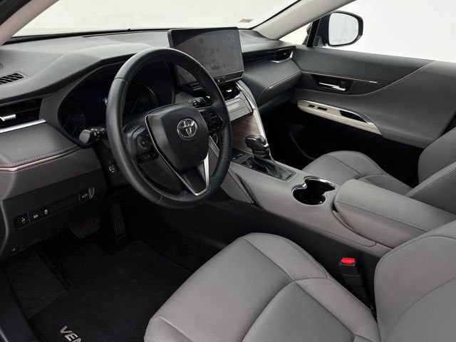 Used 2024 Toyota Venza XLE AWD/4WD image 12