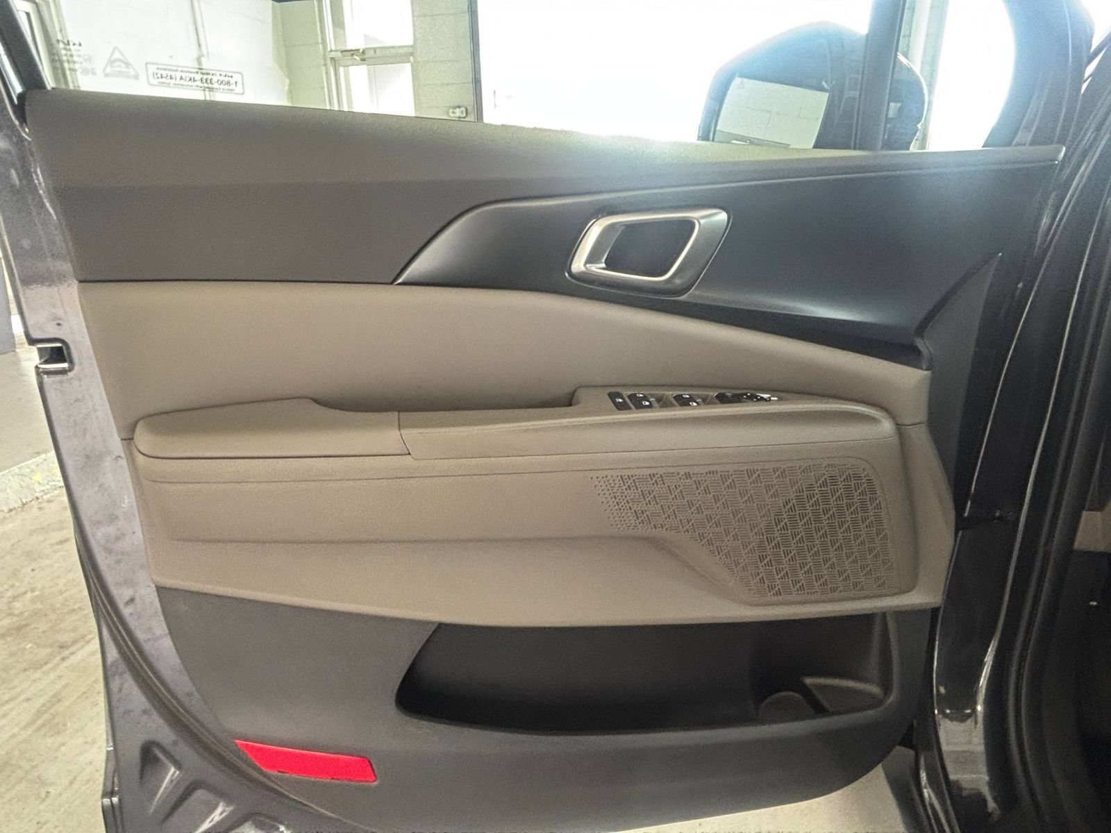 Used 2026 Kia Carnival FWD image 18