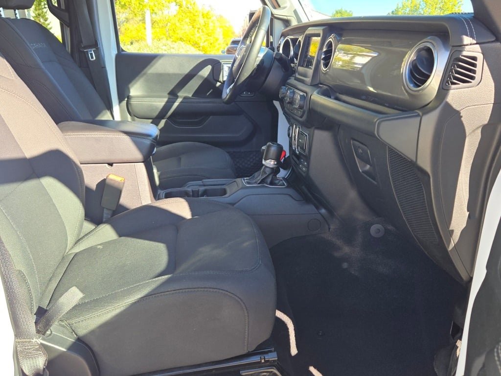 Used 2018 Jeep Wrangler Unlimited Sahara w/ Cold Weather Group image 6