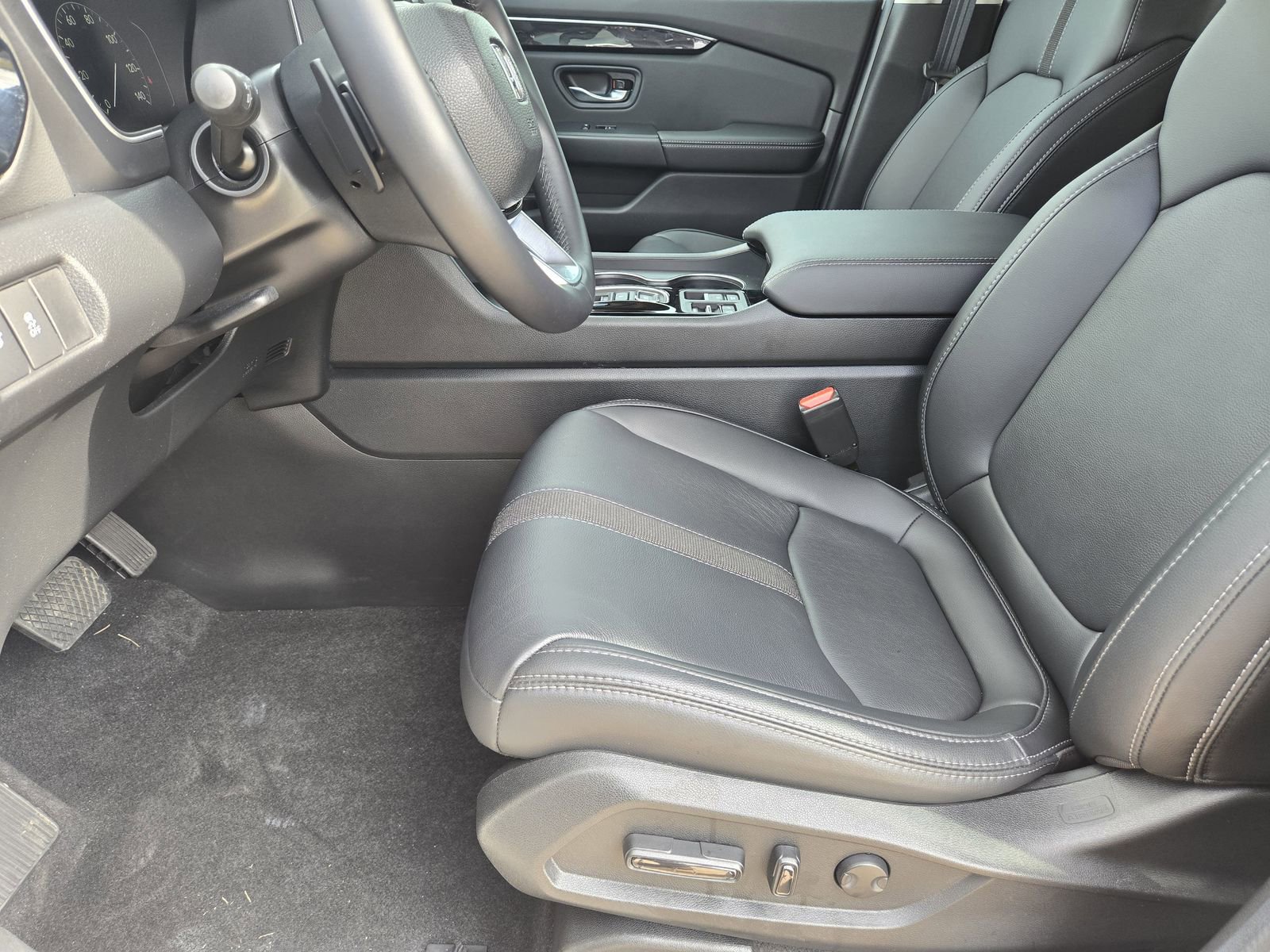 Used 2025 Honda Pilot EX-L image 16