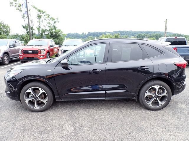 Certified 2023 Ford Escape ST-Line Select w/ Tech Pack #2 AWD/4WD image 2