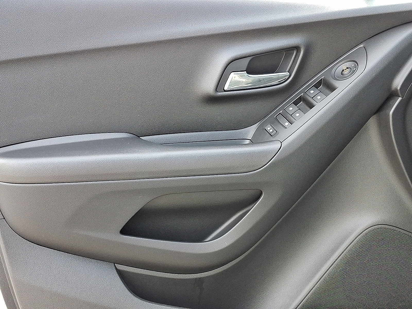 Used 2019 Chevrolet Trax LT w/ LT Convenience Package image 13