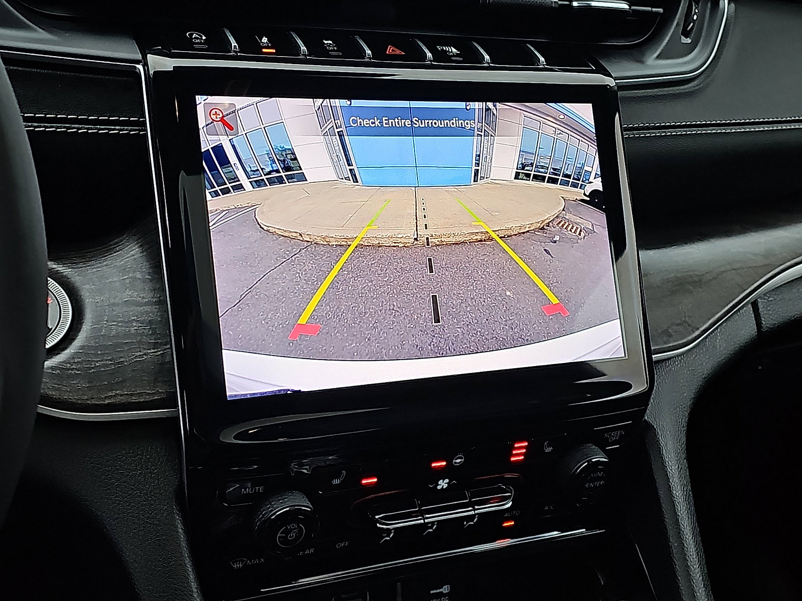 Used 2023 Jeep Grand Cherokee Limited image 20