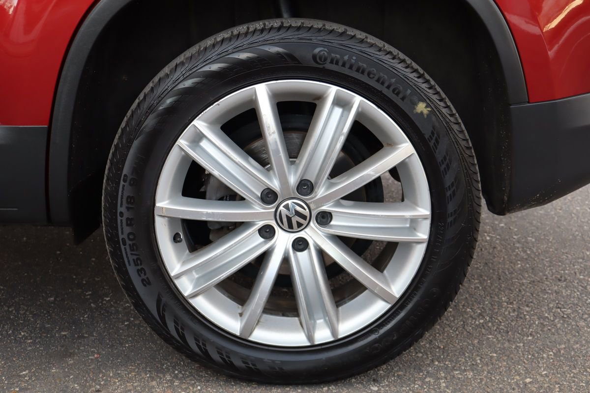 Used 2012 Volkswagen Tiguan S image 40
