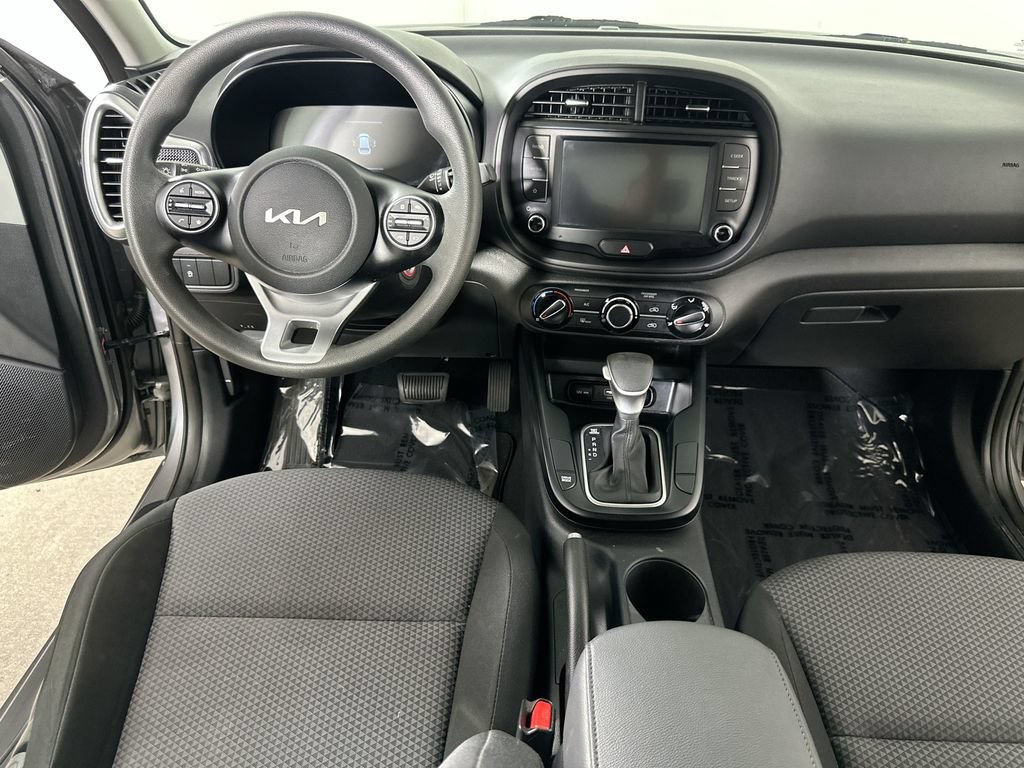 Used 2023 Kia Soul FWD image 17
