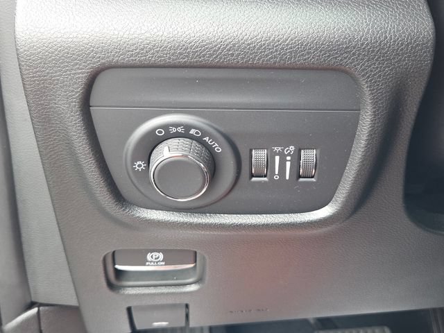 Used 2025 Jeep Grand Cherokee L Altitude RWD image 28