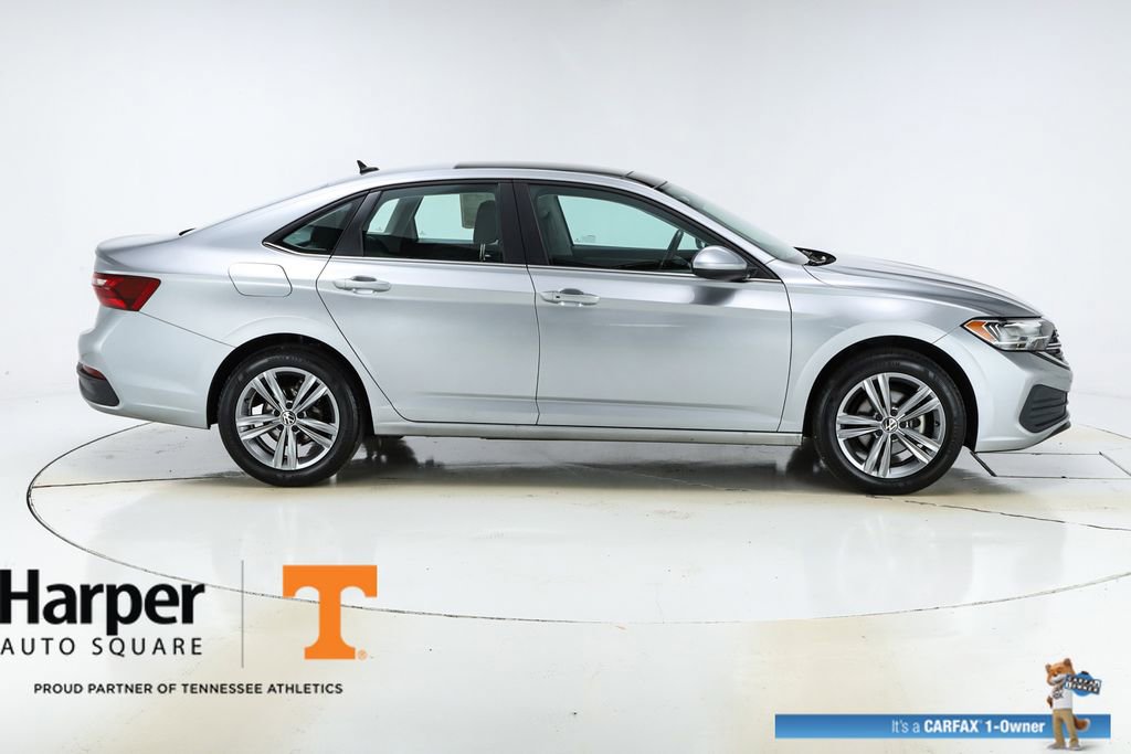 Used 2023 Volkswagen Jetta SE w/ Panoramic Sunroof Package image 10