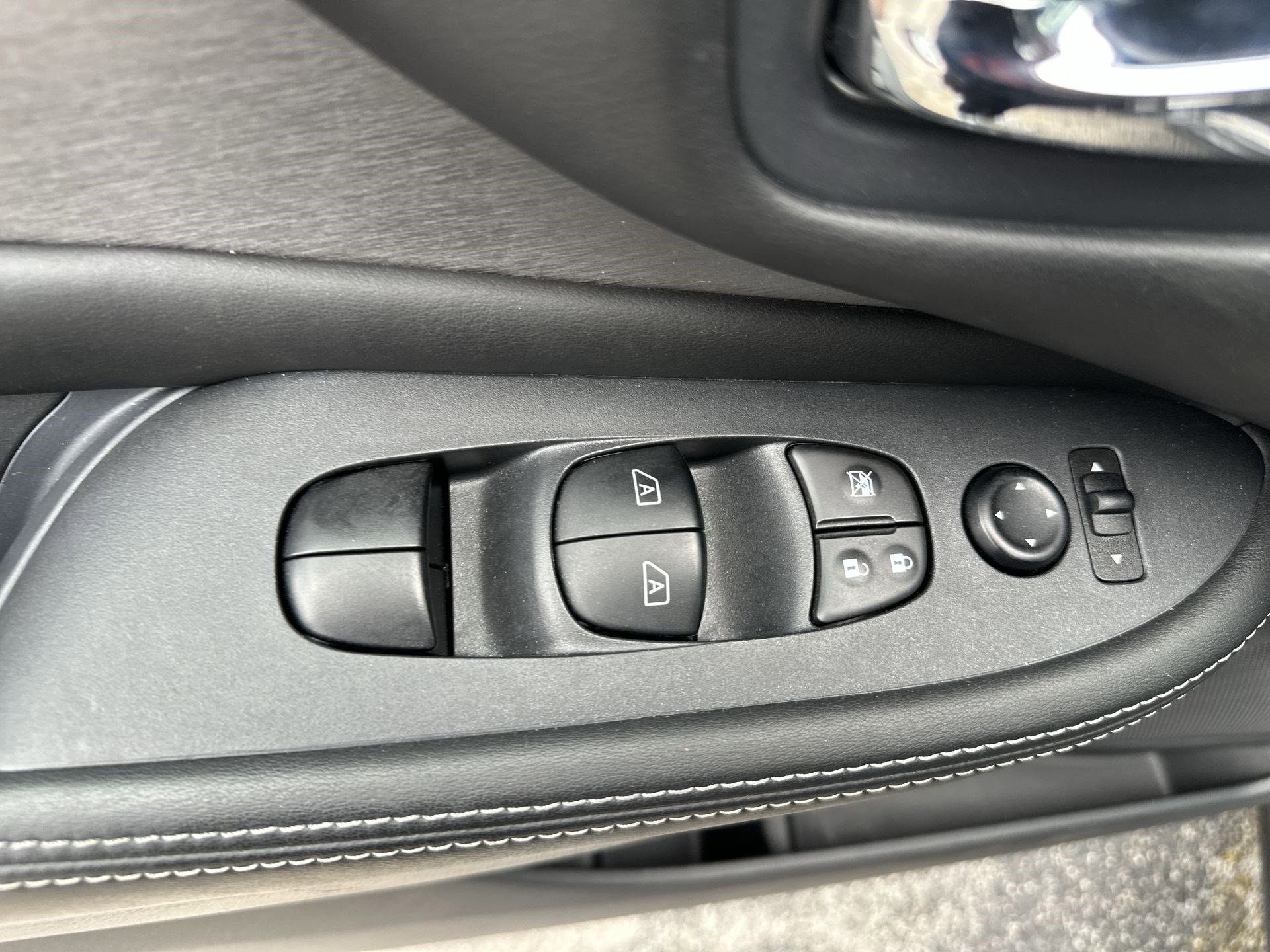 Used 2022 Nissan Murano SV AWD/4WD image 15
