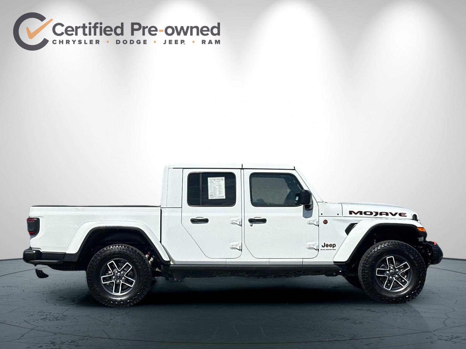 Used 2024 Jeep Gladiator Mojave AWD/4WD image 3