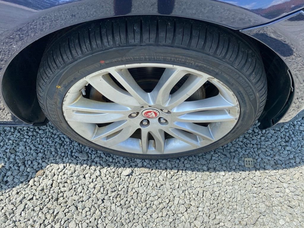 Used 2018 Jaguar XF Prestige image 23