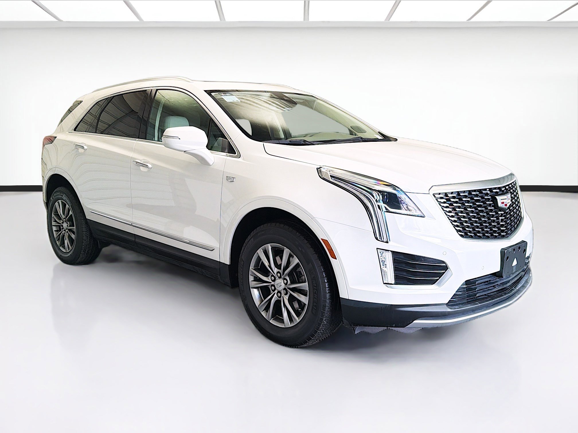 Used 2021 Cadillac XT5 Premium Luxury image 3