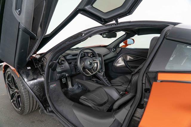 Used 2018 McLaren 720S RWD image 16